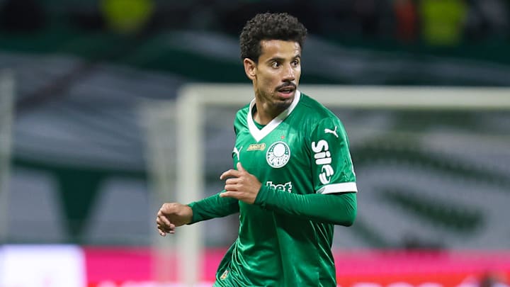 Lucas Evangelista se lesionou na etapa inicial da partida contra o Bahia