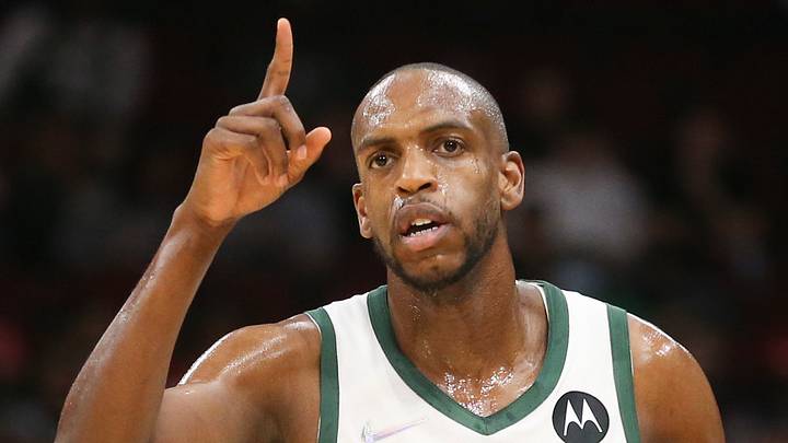 Dec 10, 2021; Houston, Texas, USA; Milwaukee Bucks forward Khris Middleton (22) calls a play against the Houston Rockets in the first quarter at Toyota Center. Mandatory Credit: Thomas Shea-USA TODAY Sports Dec 10, 2021; Houston, Texas, USA; Milwaukee Bucks forward Khris Middleton (22) calls a play against the Houston Rockets in the first quarter at Toyota Center. Mandatory Credit: Thomas Shea-USA TODAY Sports