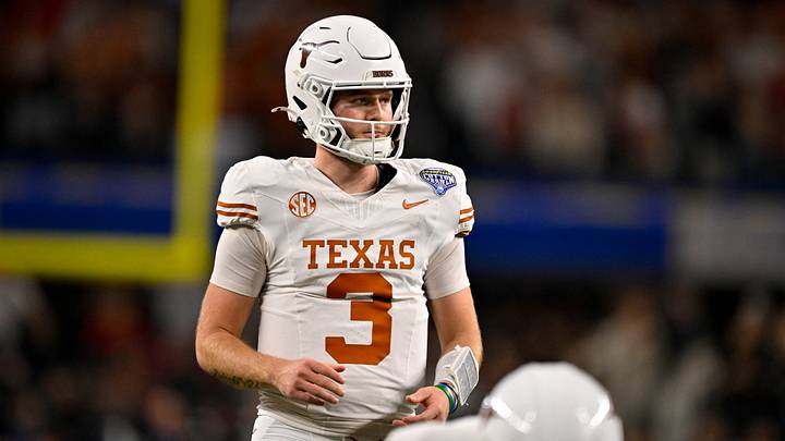 Texas Longhorns quarterback Quinn Ewers (3) in action during the game between the Texas Longhorns and the Ohio State Buckeyes at AT&T Stadium. Texas Longhorns quarterback Quinn Ewers (3) in action during the game between the Texas Longhorns and the Ohio State Buckeyes at AT&T Stadium.