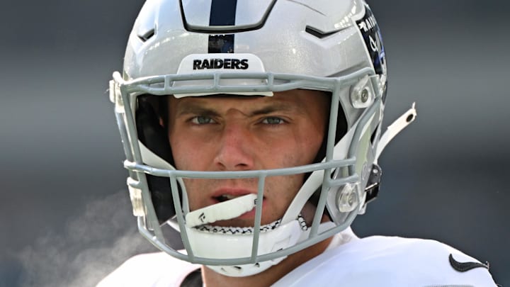 Dec 14, 2025; Philadelphia, Pennsylvania, USA; Las Vegas Raiders tight end Brock Bowers (89) against the Philadelphia Eagles at Lincoln Financial Field. Mandatory Credit: Eric Hartline-Imagn Images