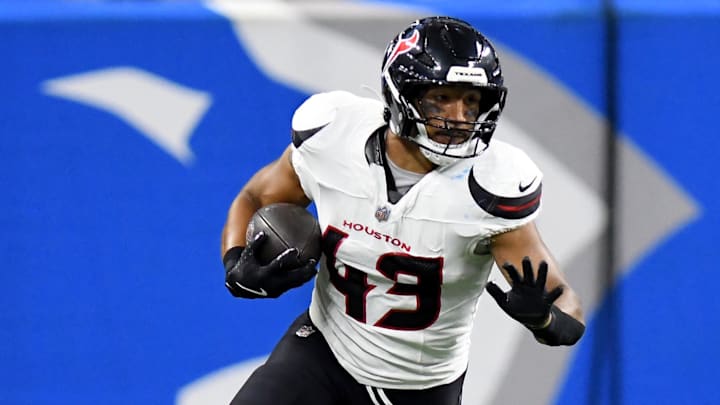 Aug 23, 2025; Detroit, Michigan, USA; Houston Texans fullback Jakob Johnson (43) runs with the ball against the Detroit Lions in the second quarter at Ford Field. Aug 23, 2025; Detroit, Michigan, USA; Houston Texans fullback Jakob Johnson (43) runs with the ball against the Detroit Lions in the second quarter at Ford Field.