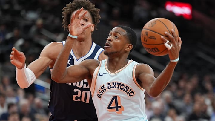 Mar 12, 2025; San Antonio, Texas, USA; Dallas Mavericks forward Kessler Edwards (20) defends against San Antonio Spurs guard De'Aaron Fox (4) in the first half at Frost Bank Center.