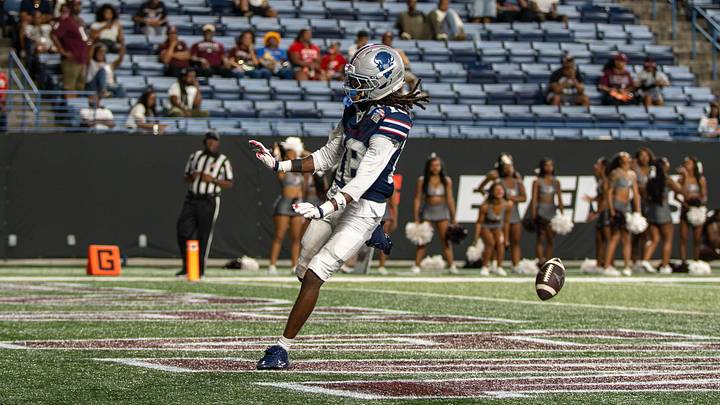 Howard scores go-ahead touchdown. Howard scores go-ahead touchdown.