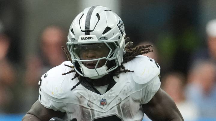 Sep 20, 2026; Inglewood, California, USA; Las Vegas Raiders running back Ashton Jeanty (2) runs the ball against Los Angeles Chargers linebacker Troy Dye (43) during the second half at SoFi Stadium. Mandatory Credit: Kirby Lee-Imagn Images Sep 20, 2026; Inglewood, California, USA; Las Vegas Raiders running back Ashton Jeanty (2) runs the ball against Los Angeles Chargers linebacker Troy Dye (43) during the second half at SoFi Stadium. Mandatory Credit: Kirby Lee-Imagn Images