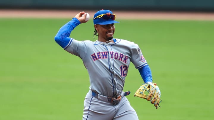 New York Mets shortstop Francisco Lindor throws a ball.