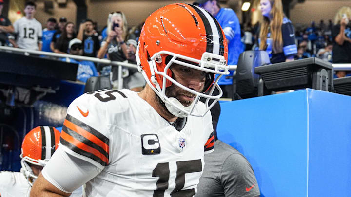 Cleveland Browns quarterback Joe Flacco (15) takes the field for warm up ahead of the Detroit Lions game at Ford Field in Detroit on Sunday, Sept. 28, 2025.