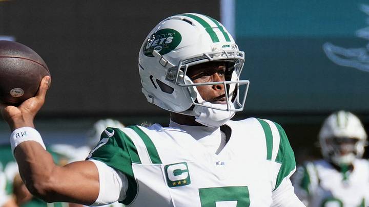 Oct 25, 2026; East Rutherford, New Jersey, USA;  New York Jets quarterback Geno Smith (7) throws a pass against the Miami Dolphins during the second quarter at MetLife Stadium.  Mandatory Credit: Robert Deutsch-Imagn Images