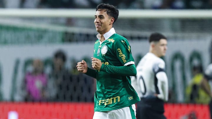 Zagueiro Vitor Reis passa a figurar no top 10