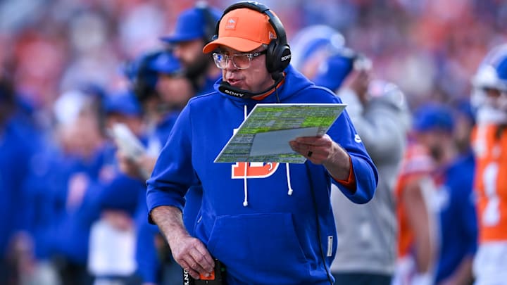 DENVER, CO - JANUARY 04: Denver Head Coach, Sean Payton on the sidelines during a game between the Los Angeles Chargers and the Denver Broncos at Empower Field at Mile High in Denver, CO on January 04, 2026. (Photo by Kevin Langley Icon Sportswire) NFL, American Football Herren, USA JAN 04 Chargers at Broncos EDITORIAL USE ONLY Icon202601013