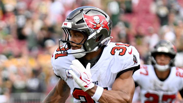 Oct 4, 2026; Tampa, Florida, USA; Green Bay Packers running back Kaleb Johnson (26) runs with the ball past Tampa Bay Buccaneers safety Antoine Winfield Jr. (31) at Raymond James Stadium. Mandatory Credit: Jonathan Dyer-Imagn Images Oct 4, 2026; Tampa, Florida, USA; Green Bay Packers running back Kaleb Johnson (26) runs with the ball past Tampa Bay Buccaneers safety Antoine Winfield Jr. (31) at Raymond James Stadium. Mandatory Credit: Jonathan Dyer-Imagn Images