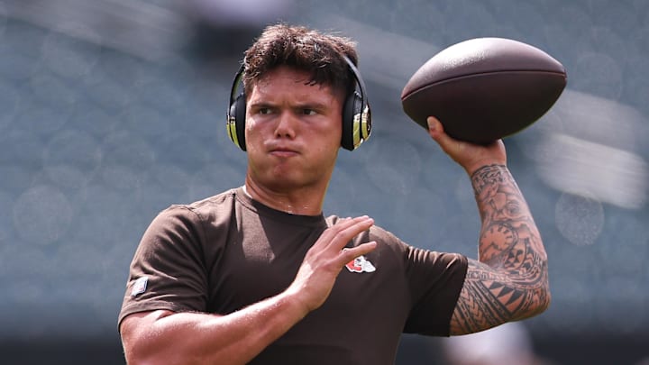 Aug 16, 2025; Philadelphia, Pennsylvania, USA; Cleveland Browns quarterback Dillon Gabriel warms up before action against the Philadelphia Eagles at Lincoln Financial Field. Mandatory Credit: Bill Streicher-Imagn Images Aug 16, 2025; Philadelphia, Pennsylvania, USA; Cleveland Browns quarterback Dillon Gabriel warms up before action against the Philadelphia Eagles at Lincoln Financial Field. Mandatory Credit: Bill Streicher-Imagn Images
