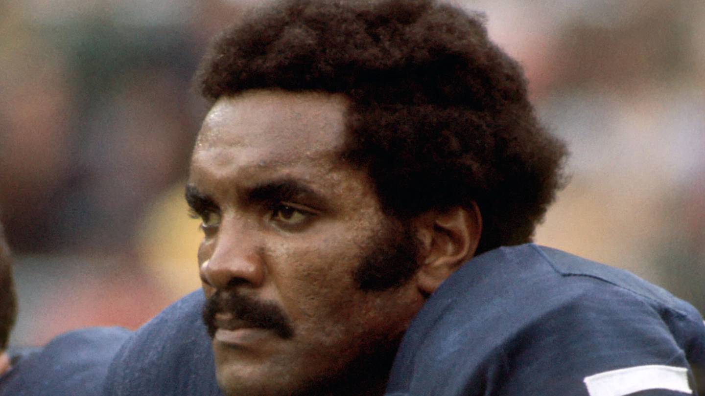Best Dallas Cowboys player to wear No . 35 has a son who an NBA Hall of Famer