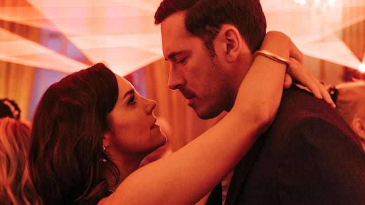 Annabel Scholey and Sam Palladio in The Couple Next Door season 2 on Starz