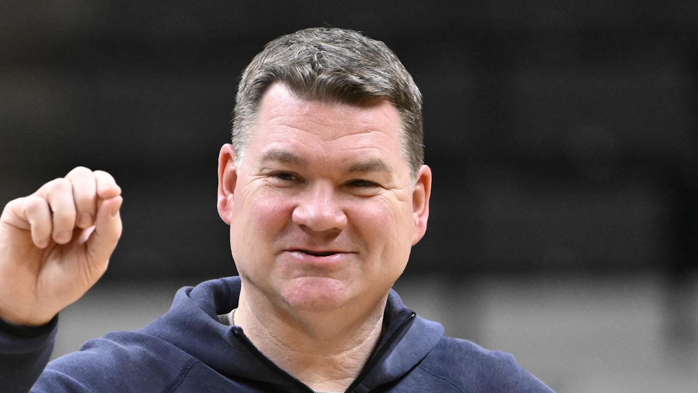 Arizona's Tommy Lloyd Staying Focused Ahead Of Final Four