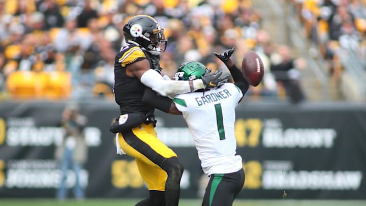 Sauce Gardner (1) of the New York Jets breaks up a pass intended for George Pickens (14) of the Pittsburgh Steelers during the first half at Acrisure Stadium in Pittsburgh, PA on October 2, 2022.

Pittsburgh Steelers Vs New York Jets Week 4