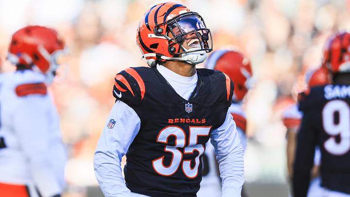Jan 4, 2026; Cincinnati, Ohio, USA; Cincinnati Bengals cornerback Jalen Davis (35) reacts following a play against the Cleveland Browns during the second quarter at Paycor Stadium. Mandatory Credit: Katie Stratman-Imagn Images Jan 4, 2026; Cincinnati, Ohio, USA; Cincinnati Bengals cornerback Jalen Davis (35) reacts following a play against the Cleveland Browns during the second quarter at Paycor Stadium. Mandatory Credit: Katie Stratman-Imagn Images
