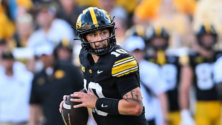 Sep 5, 2026; Iowa City, Iowa, USA; Iowa Hawkeyes quarterback Jeremy Hecklinski (10) looks to make a pass against the Northern Illinois Huskies during the third quarter at Kinnick Stadium. Mandatory Credit: Jeffrey Becker-Imagn Images Sep 5, 2026; Iowa City, Iowa, USA; Iowa Hawkeyes quarterback Jeremy Hecklinski (10) looks to make a pass against the Northern Illinois Huskies during the third quarter at Kinnick Stadium. Mandatory Credit: Jeffrey Becker-Imagn Images