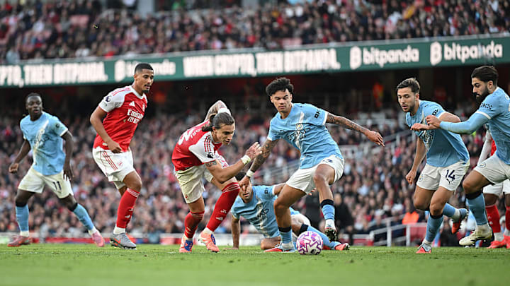 สี่เรื่องราวที่ระเบิดพลังที่จะกำหนดชะตาการเผชิญหน้าเดิมพันสูงระหว่างแมนซิตี้ กับ อาร์เซนอล