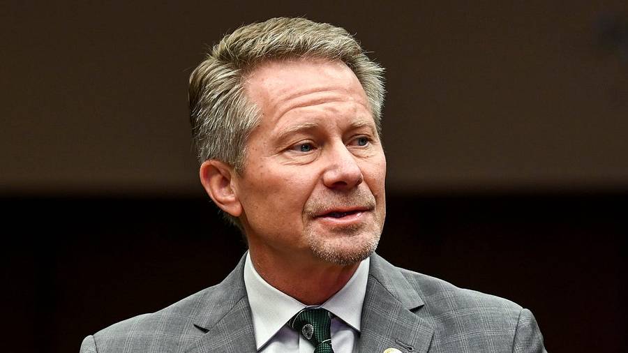 Kevin Guskiewicz stops exit to Clemson, plans to remain president at Michigan State