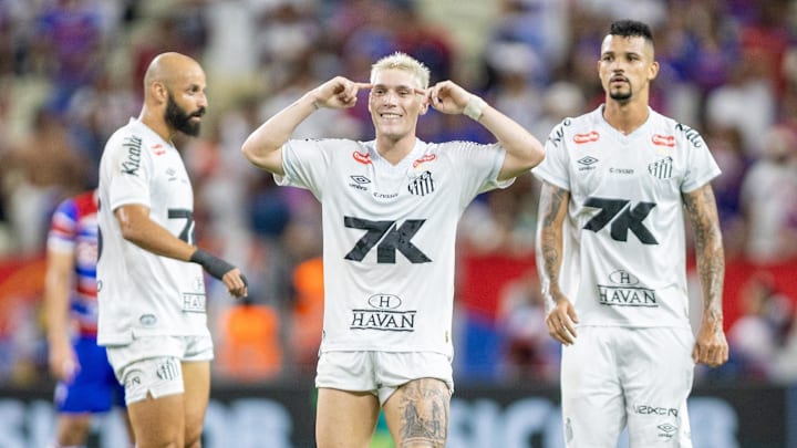 Rollheiser participou diretamente de dois dos três gols do Peixe