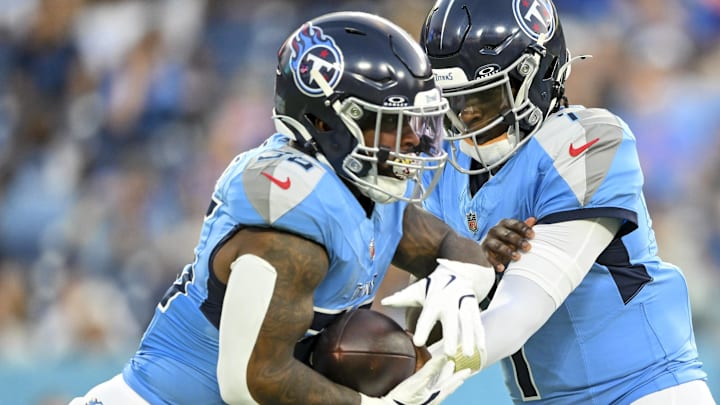 Aug 22, 2025; Nashville, Tennessee, USA;  Tennessee Titans quarterback Cameron Ward (1) hands the ball off to running back Kalel Mullings (28) against the Minnesota Vikings during the first half at Nissan Stadium. Mandatory Credit: Steve Roberts-Imagn Images