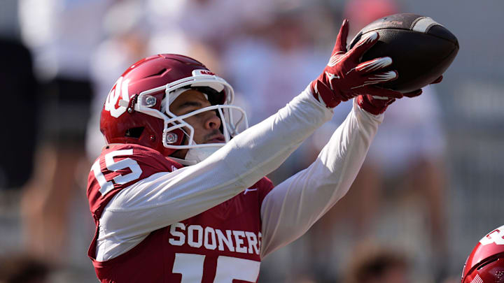 Oklahoma Sooners wide receiver Brenen Thompson (15) warms up before a college football game between the University of Oklahoma Sooners (OU) and the South Carolina Gamecocks at Gaylord Family - Oklahoma Memorial Stadium in Norman, Okla., Saturday, Oct. 19, 2024.