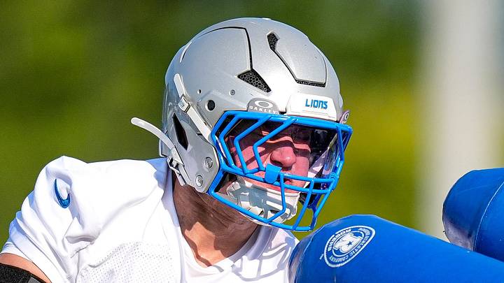 Detroit Lions linebacker Jimmy Rolder (41) practices with linebackers coach Shaun Dion Hamilton Detroit Lions linebacker Jimmy Rolder (41) practices with linebackers coach Shaun Dion Hamilton