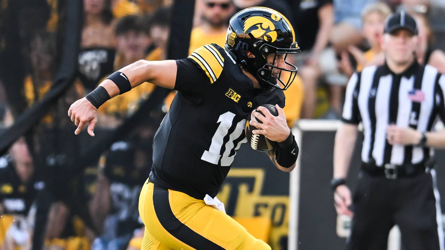 What Stands Out About Iowa Football's New Bowl Projections
