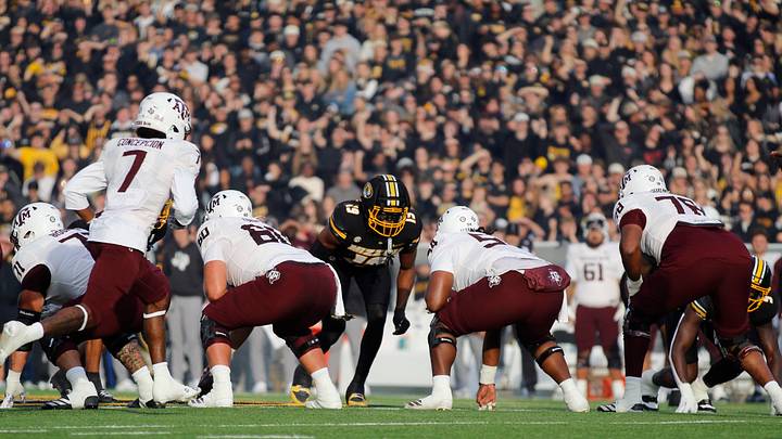 Nov 8, 2025; Columbia, Missouri, USA; Missouri Tigers defensive end Darris Smith lines up for a snap in the Missouri matchup against Texas A&M at Faurot Field. Nov 8, 2025; Columbia, Missouri, USA; Missouri Tigers defensive end Darris Smith lines up for a snap in the Missouri matchup against Texas A&M at Faurot Field.