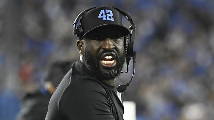 Nov 23, 2024; Pasadena, California, USA; UCLA Bruins head coach DeShaun Foster yells at referees during the second quarter against the USC Trojans at Rose Bowl. Mandatory Credit: Robert Hanashiro-Imagn Images Nov 23, 2024; Pasadena, California, USA; UCLA Bruins head coach DeShaun Foster yells at referees during the second quarter against the USC Trojans at Rose Bowl. Mandatory Credit: Robert Hanashiro-Imagn Images
