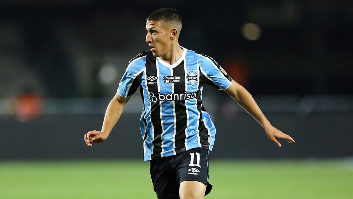 Meia colombiano é destaque desde a estreia