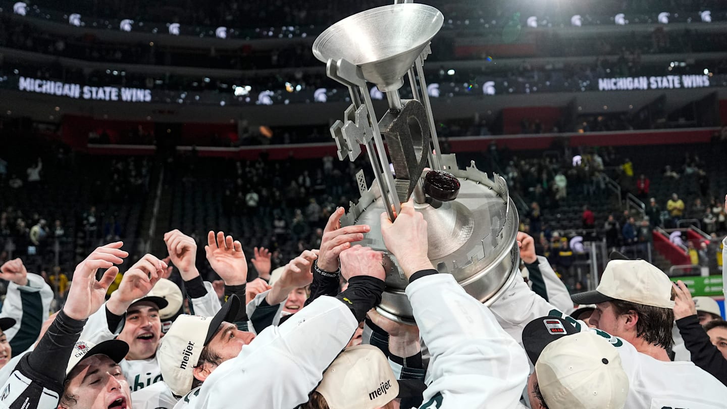 Top Teams Toppled Means New No. 1s in Men's and Women's College Hockey: Puck Drop