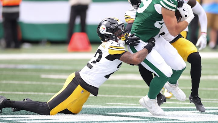 Sep 7, 2025; East Rutherford, New Jersey, USA; Pittsburgh Steelers safety Juan Thornhill (22) tackles New York Jets tight end Jeremy Ruckert (89) during the second half at MetLife Stadium. Mandatory Credit: Wendell Cruz-Imagn Images Sep 7, 2025; East Rutherford, New Jersey, USA; Pittsburgh Steelers safety Juan Thornhill (22) tackles New York Jets tight end Jeremy Ruckert (89) during the second half at MetLife Stadium. Mandatory Credit: Wendell Cruz-Imagn Images