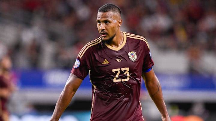 Salomón Rondón será titular con Venezuela en el partido ante Perú