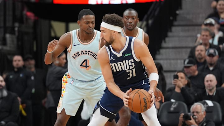 Mar 12, 2025; San Antonio, Texas, USA; San Antonio Spurs guard De'Aaron Fox (4) defends against Dallas Mavericks guard Klay Thompson (31) in the first half at Frost Bank Center. Mar 12, 2025; San Antonio, Texas, USA; San Antonio Spurs guard De'Aaron Fox (4) defends against Dallas Mavericks guard Klay Thompson (31) in the first half at Frost Bank Center.