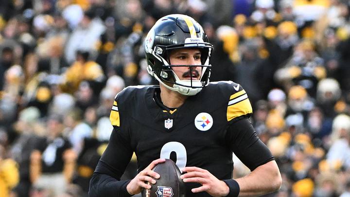 Nov 16, 2025; Pittsburgh, Pennsylvania, USA; Pittsburgh Steelers quarterback Mason Rudolph (2) looks to pass the ball while defended by Cincinnati Bengals defensive end Myles Murphy (99) during the second half at Acrisure Stadium. Mandatory Credit: Barry Reeger-Imagn Images Nov 16, 2025; Pittsburgh, Pennsylvania, USA; Pittsburgh Steelers quarterback Mason Rudolph (2) looks to pass the ball while defended by Cincinnati Bengals defensive end Myles Murphy (99) during the second half at Acrisure Stadium. Mandatory Credit: Barry Reeger-Imagn Images
