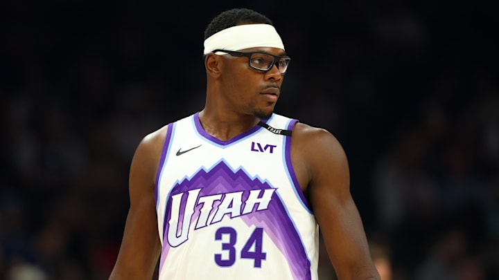 Mar 28, 2026; Phoenix, Arizona, USA; Utah Jazz center Oscar Tshiebwe (34) against the Phoenix Suns at Mortgage Matchup Center. Mandatory Credit: Mark J. Rebilas-Imagn Images