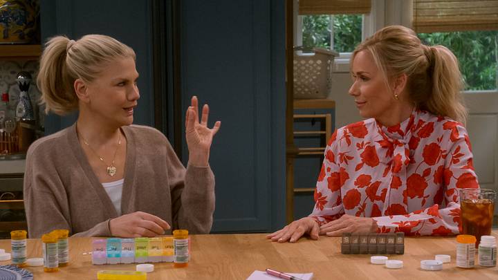 Leanne S2. (L to R) Kristen Johnston as Carol and Leanne Morgan (Executive Director) as Leanne in Episode #204 of Leanne S2