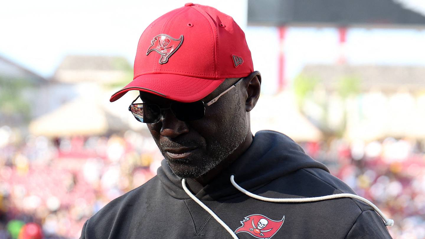 Bucs Tabbed As Sellers at Trade Deadline if They Drop to 1-6
