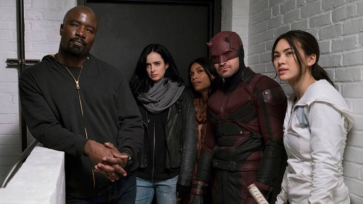 Mike Colter as Luke Cage, Krysten Ritter as Jessica Jones, Rosario Dawson as Claire Temple, Charlie Cox as Matt Murdock / Daredevil, and Jessica Henwick as Colleen Wing in Marvel’s The Defenders. Photo Courtesy: Sarah Shatz/Netflix
