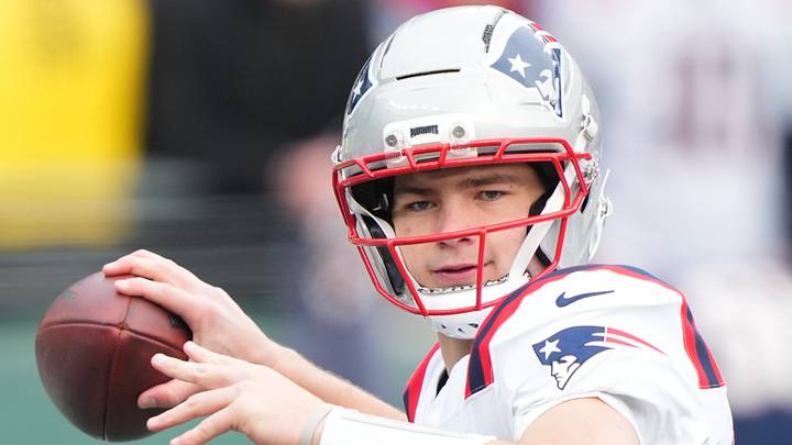 New Jersey, USA; New England Patriots quarterback Drake Maye (10) warms up