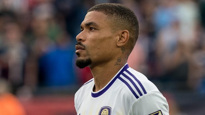 Com experiência em grandes clubes, Júnior Urso atuou defendeu Atlético-MG, Corinthians e Coritiba