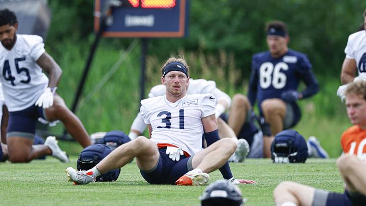 Jun 11, 2026; Lake Forest, IL, USA; Chicago Bears defensive back Dillon Thieneman (31) stretches during Minicamp at Halas Hall. Mandatory Credit: Kamil Krzaczynski-Imagn Images Jun 11, 2026; Lake Forest, IL, USA; Chicago Bears defensive back Dillon Thieneman (31) stretches during Minicamp at Halas Hall. Mandatory Credit: Kamil Krzaczynski-Imagn Images