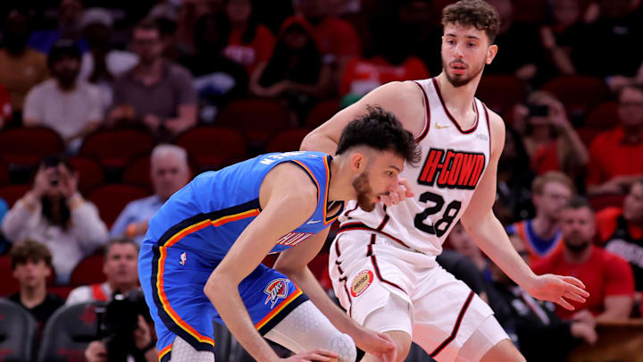 Apr 4, 2025; Houston, Texas, USA; Oklahoma City Thunder forward Chet Holmgren (7) handles the ball against Houston Rockets center Alperen Sengun (28) during the first quarter at Toyota Center. Mandatory Credit: Erik Williams-Imagn Images Apr 4, 2025; Houston, Texas, USA; Oklahoma City Thunder forward Chet Holmgren (7) handles the ball against Houston Rockets center Alperen Sengun (28) during the first quarter at Toyota Center. Mandatory Credit: Erik Williams-Imagn Images