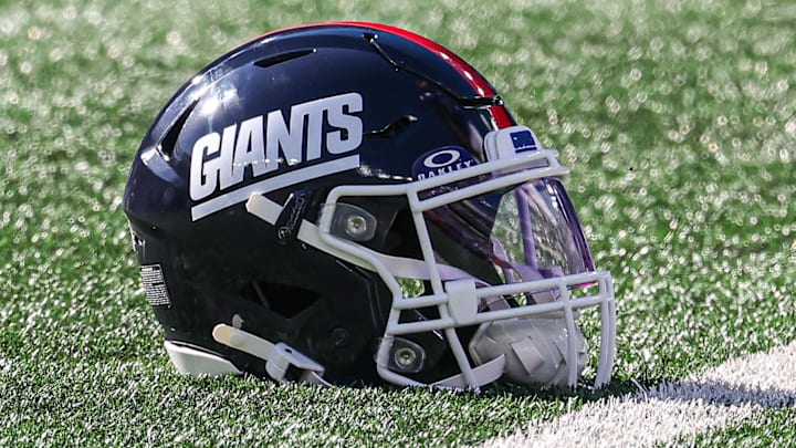 New York Giants helmet New York Giants helmet