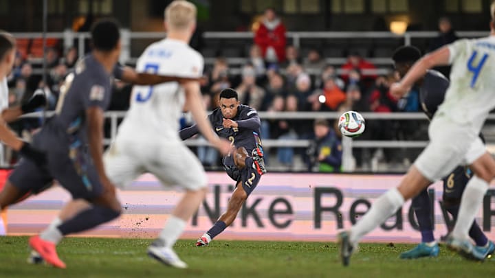 Arnold, do Liverpool, fez um dos gols