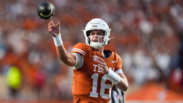 College football's 10 best quarterbacks in the 2025 season. College football's 10 best quarterbacks in the 2025 season.