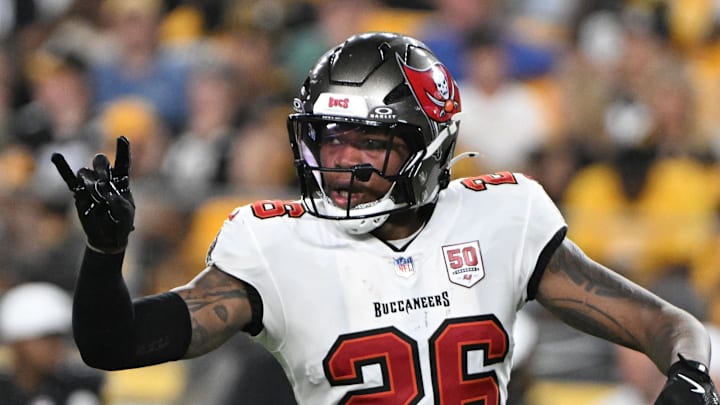 Tampa Bay Buccaneers safety Kaevon Merriweather (26) calls a coverage against the Pittsburgh Steelers Tampa Bay Buccaneers safety Kaevon Merriweather (26) calls a coverage against the Pittsburgh Steelers