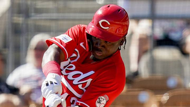 Cincinnati Reds left fielder Héctor Rodríguez (43) hits