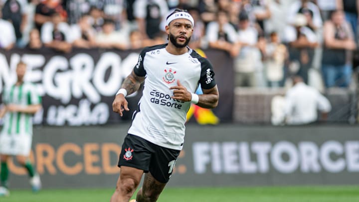 Memphis deve seguir entre os titulares do Corinthians